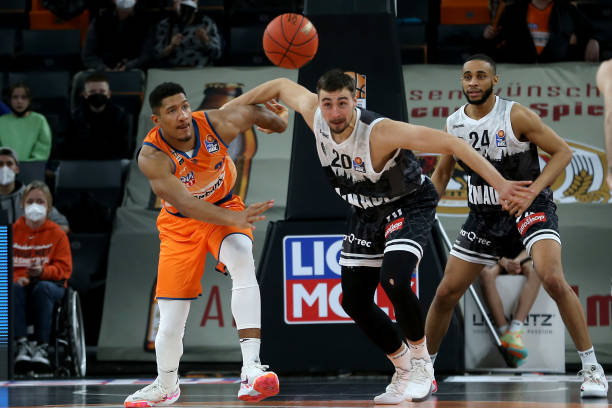 持高水平发 持高水平发